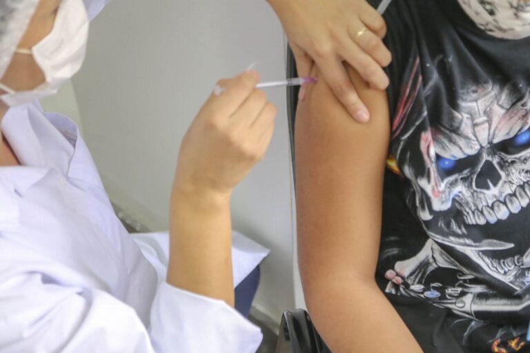 Paraná aplica 55 mil doses em semana de campanha de multivacinação