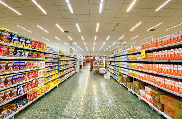 Varejo brasileiro cresce 0,5% em junho acima das expectativas