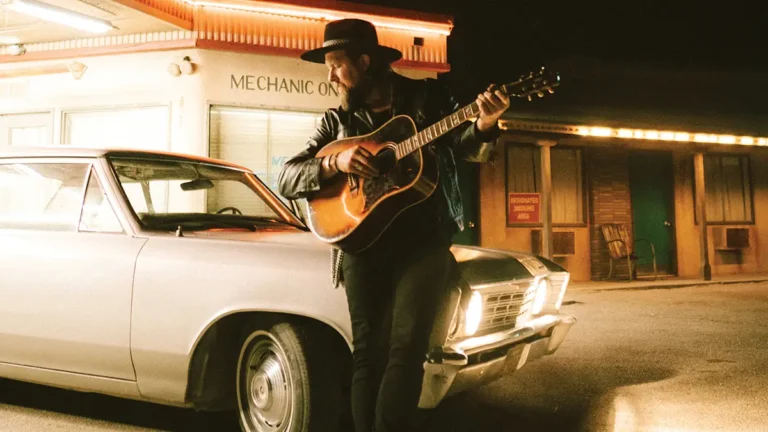 Zach Williams deixa banda de rock após ouvir música cristã em ônibus na Espanha