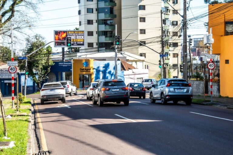 Prefeitura instala radar de velocidade na Rua Padre Agostinho em Curitiba