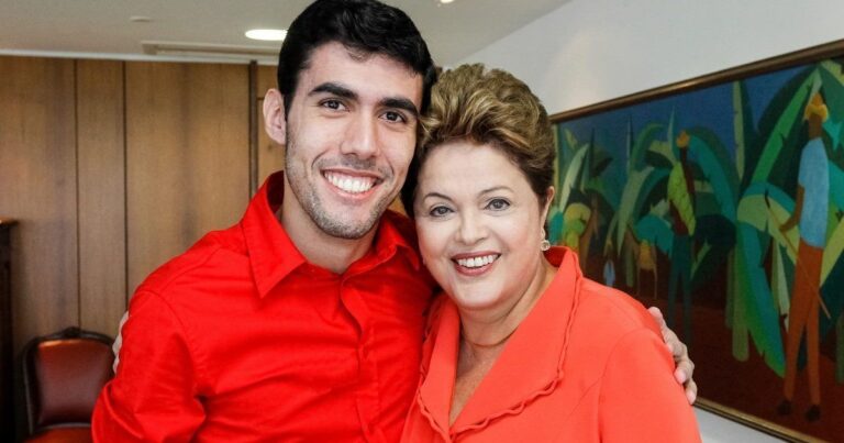 Campanha de Flávio acusa influenciador de criar boato sobre padroeira
