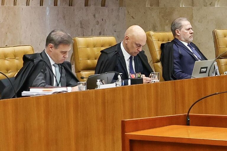 Moraes se declara impedido para atuar em ação sobre visitas de sua esposa ao Senado