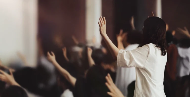 Pesquisa aponta conflito entre ensino escolar e doutrina da igreja para 60% dos estudantes cristãos na Coreia do Sul