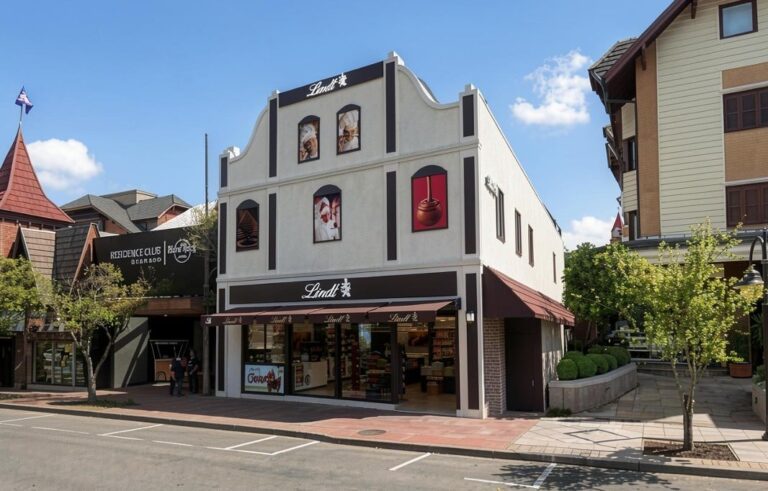 Lindt abre primeira loja fora de shopping no Brasil em Gramado