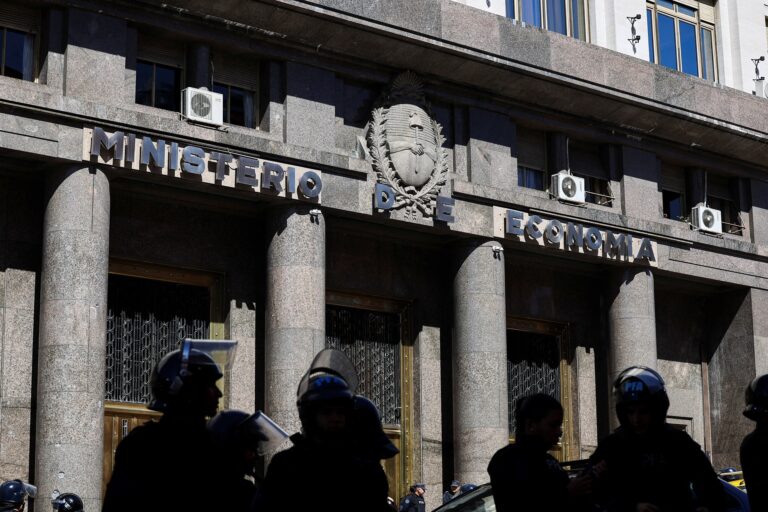 Vendas de materiais de construção caem até 20% na Argentina
