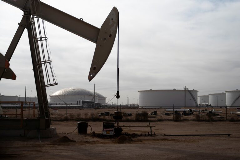 Estoques de petróleo nos EUA sobem 2,969 milhões de barris, revela DoE