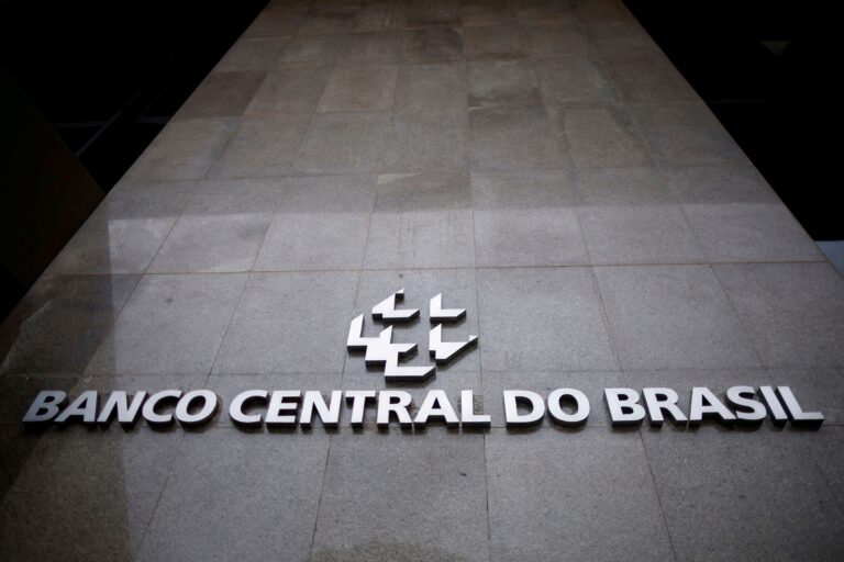 BC mantém juros restritivos apesar de sinais de desaceleração econômica