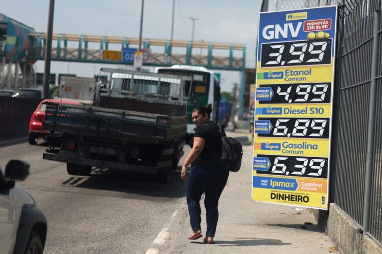 Preço do diesel sobe 2,43% em setembro após quatro meses de queda