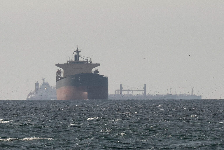 Fluxo de navios no Estreito de Ormuz cai a níveis mínimos, diz Kpler
