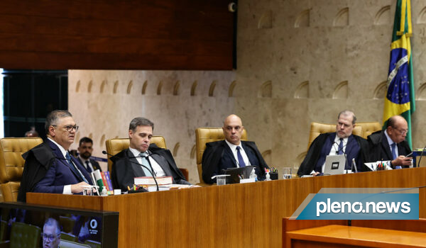 Nikolas Ferreira critica sessão do STF sobre Moraes e Mendonça