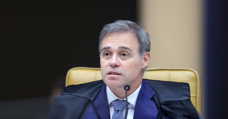 Mendonça reforça que material para julgamento na terça está disponível
