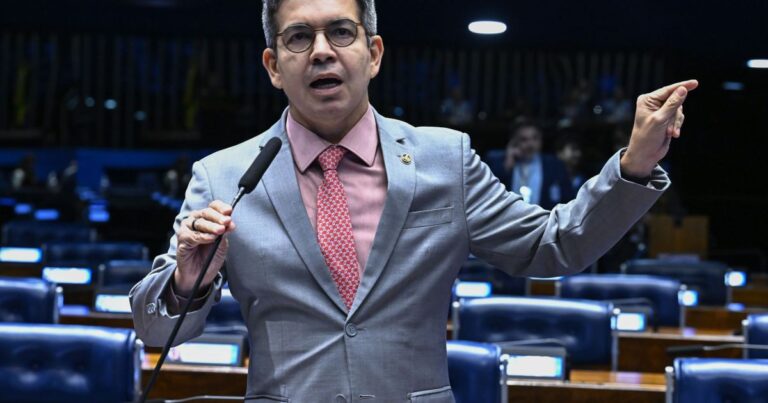Líder do governo adia votação da PEC 6x1 para após eleições