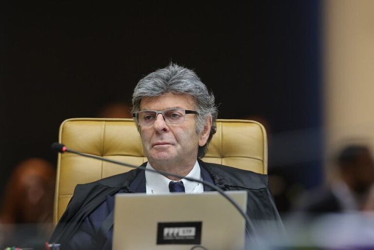 Fux suspende decisão de Dino e reativa ordem do TSE contra posts sobre Aparecida