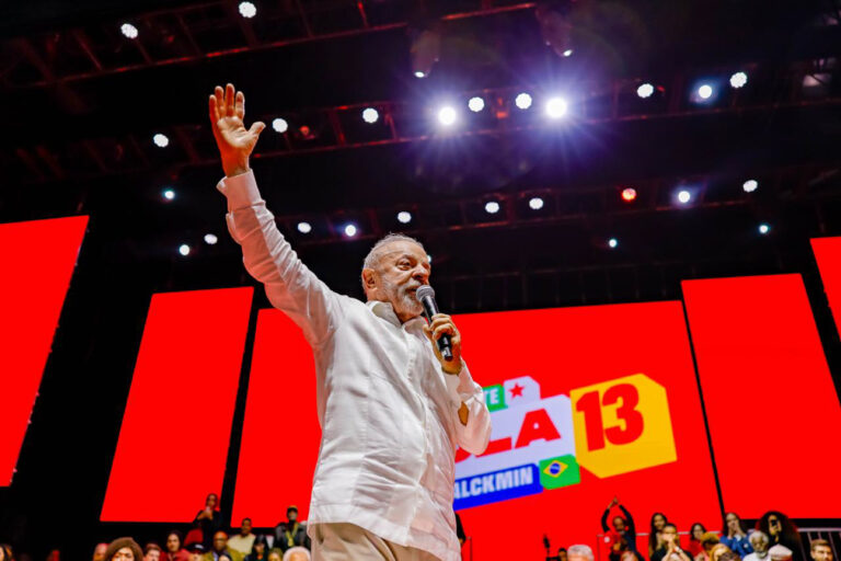 Lula cobra maioria no Senado e alerta para crise sem precedentes
