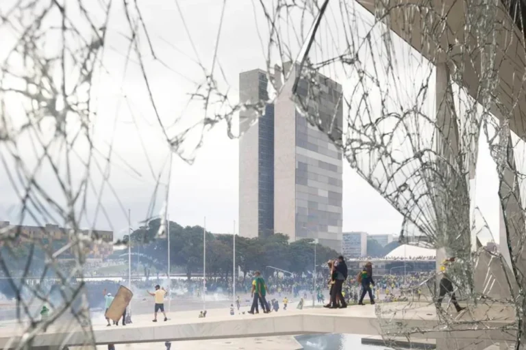 Colunista denuncia tentativa de golpe de Estado vinculada às eleições presidenciais