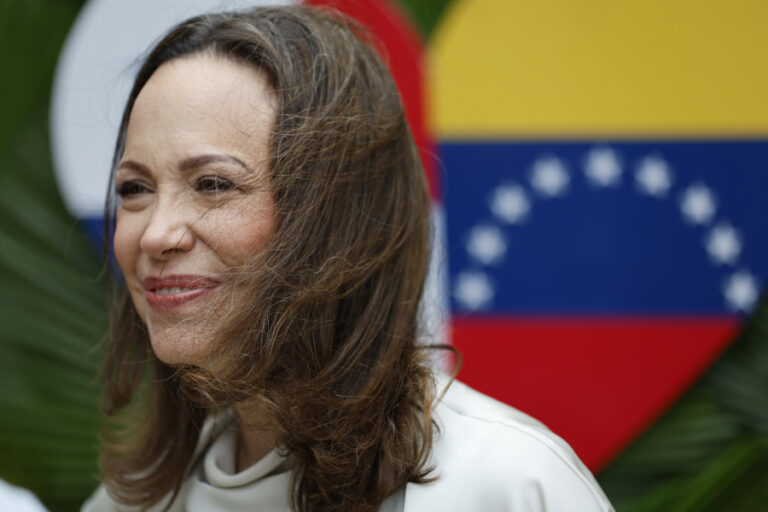 María Corina Machado tenta retornar à Venezuela pela sétima vez e fracassa