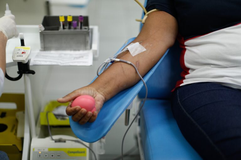 Testemunhas de Jeová flexibilizam regras sobre doação e recebimento de sangue