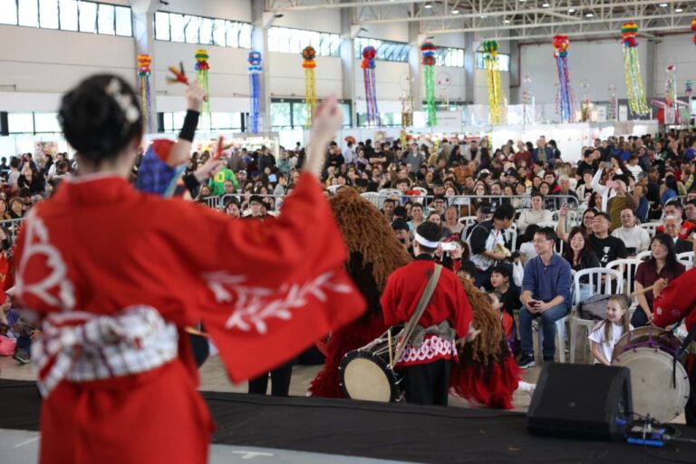 Comunidade nipo-brasileira celebra primavera e 80 anos do Nikkei em Curitiba