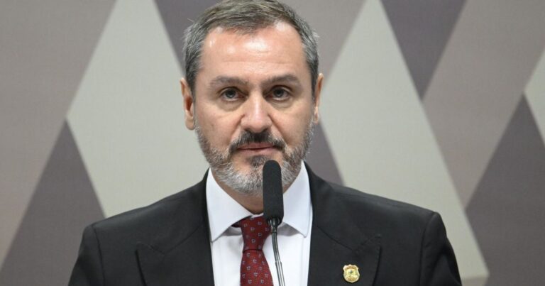 Chefe da PF e AGU apresentam manifestações separadas no STF sobre atrito