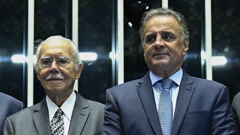 Sarney grava vídeo pedindo votos a Aécio Neves para o Senado