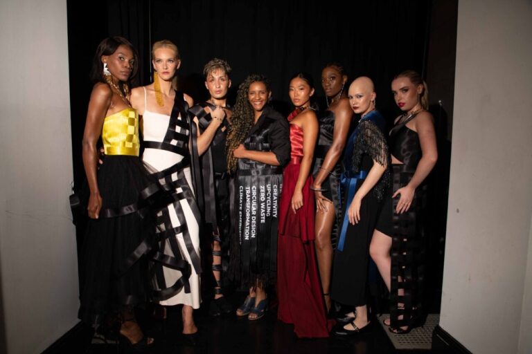 Estilista curitibana leva moda sustentável com cintos de segurança para NY Fashion Week