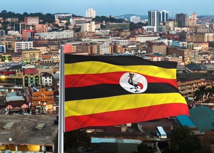 Homem é agredido pelos filhos após converter ao cristianismo em Uganda