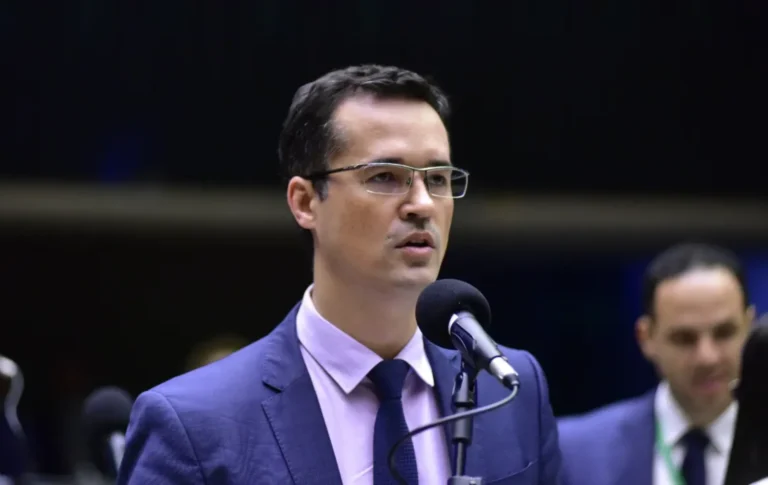 TSE suspende campanha de Deltan Dallagnol, mas mantém nome na urna