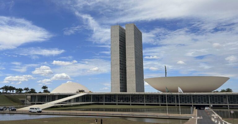 Plataforma monitora votações de deputados e senadores em pautas ambientais