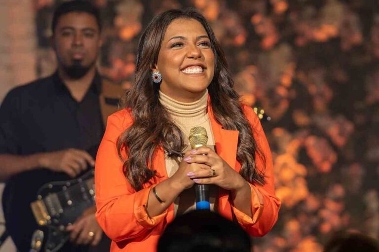 Cantora gospel Larissa Pires recebe resultado negativo em exame de neoplasia