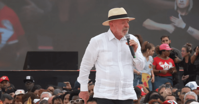 Lula defende gastos com previdência e afirma ter zerado fila do INSS