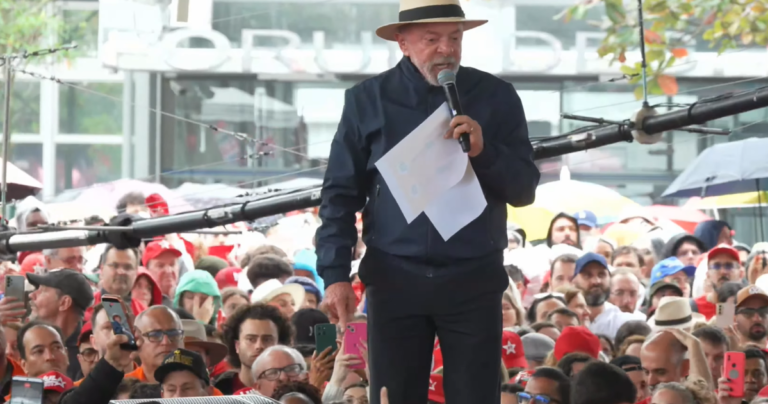Campanha de Lula orienta presidente a evitar falar sobre crise do STF
