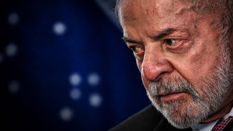 Artigo critica gestão de Lula e compara com período Dilma Rousseff