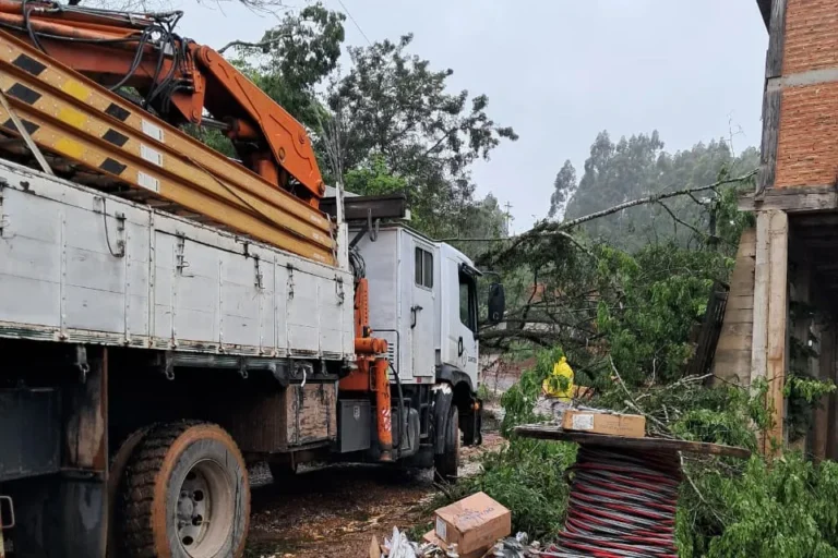 Chuvas afetam 145 mil pessoas e deixam 59 municípios em emergência no Paraná