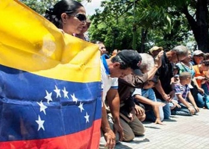 Evangélicos chegam a 25% da população da Venezuela e viram segunda maior força religiosa