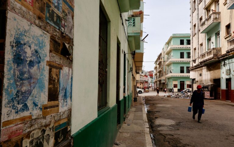 Cuba libera abertura de contas em moeda estrangeira sem autorização do BC