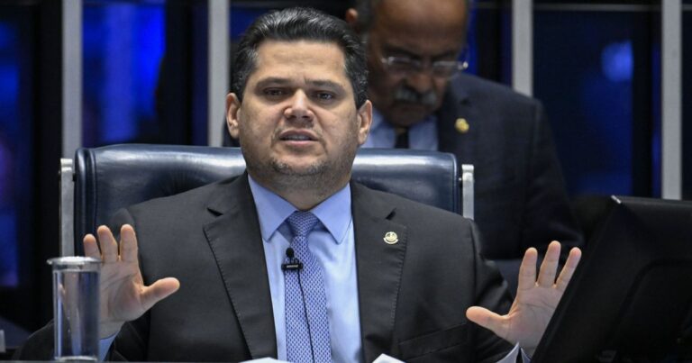 Alcolumbre adia votação da PEC 6x1 para depois das eleições