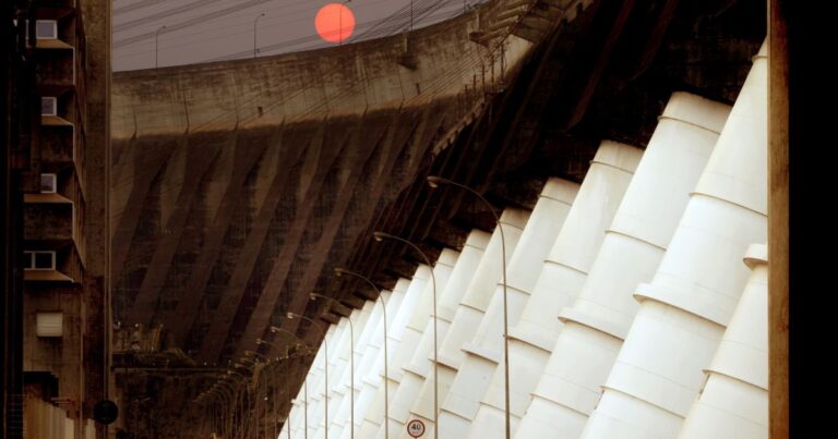 Brasil propõe tarifa de US$ 15/kW para Itaipu em 2027, acima das estimativas