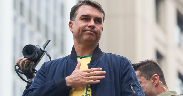 PF pede esclarecimento sobre fundo nos EUA mencionado por Flávio Bolsonaro