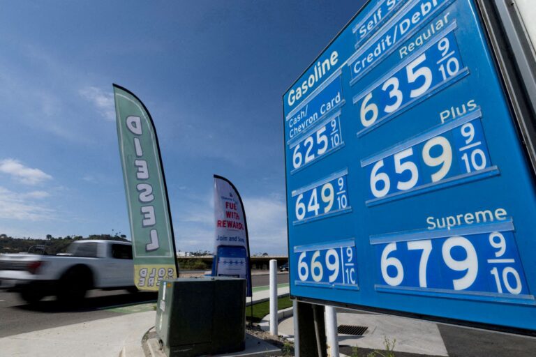 Gasolina nos EUA sobe a US$ 4,31 e diesel bate recorde após guerra com Irã