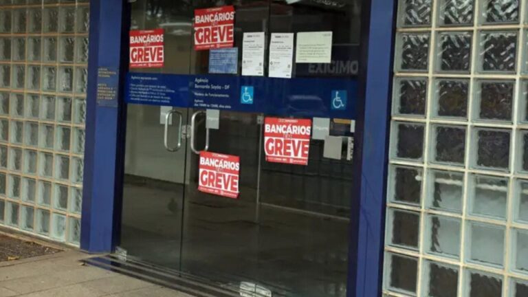 Caixa marca segunda-feira para decisão sobre continuação da greve