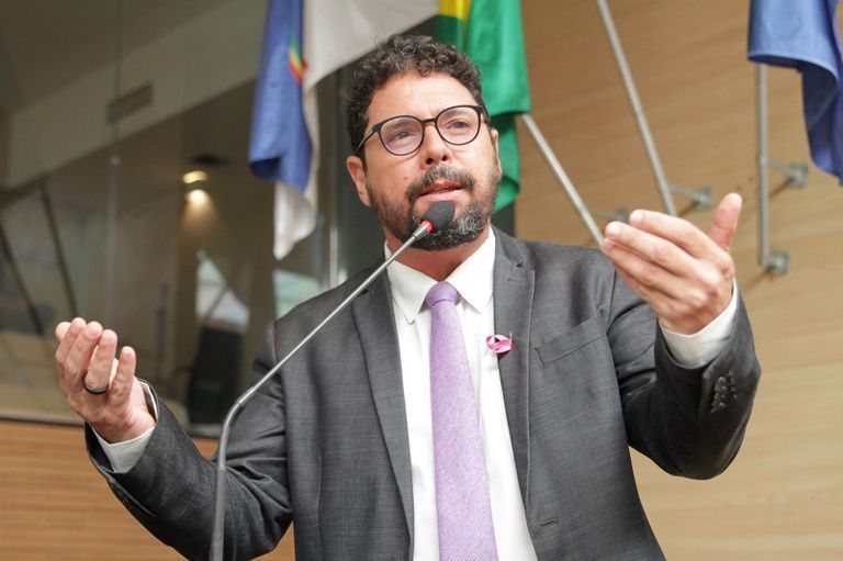 Ivan Moraes disputa governo de Pernambuco contra Campos e Lyra
