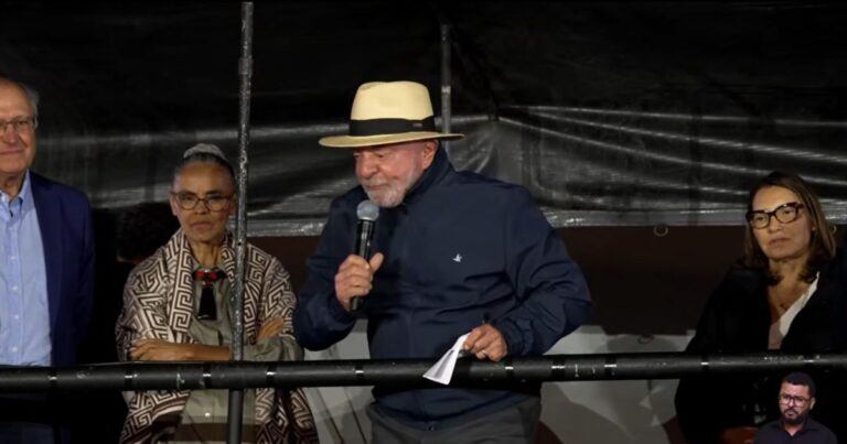 Lula confunde nome de Janja com Marisa durante comício em Guarulhos