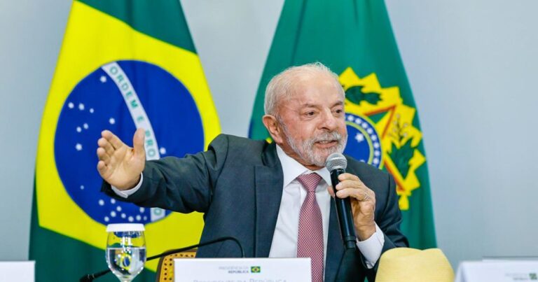 Lula aumenta Bolsa Família dias antes da eleição, diz analista