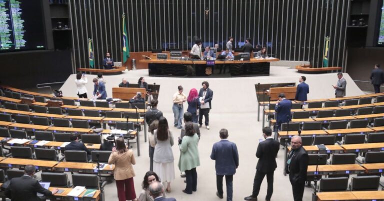Brasil ocupa 138ª posição em participação feminina no Parlamento