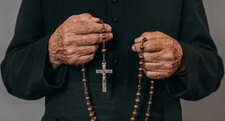 Iser e Quaest mostram que oito em cada dez religiosos rejeitam política em igrejas