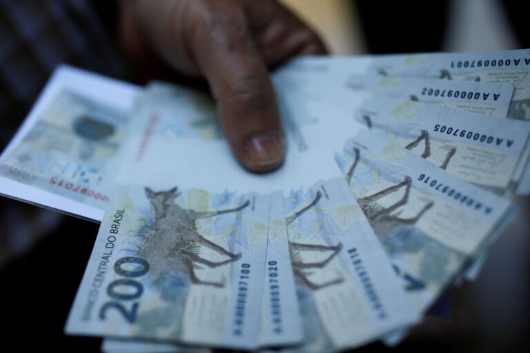 Endividamento das famílias volta a 49,9% em julho, repete recorde do Banco Central