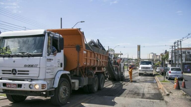 Avenida República Argentina em Curitiba fica bloqueada até próxima quinta