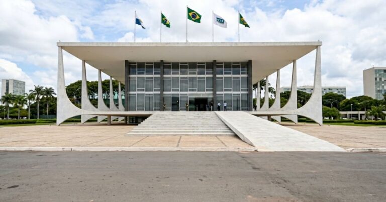 PT pede ao STF investigação sobre possível interferência estrangeira na eleição