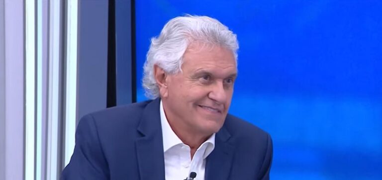 Caiado critica aumento do Bolsa Família antes de eleição
