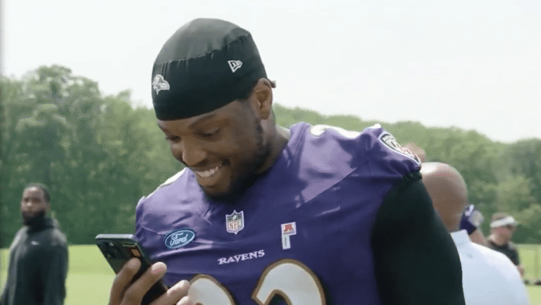 Derrick Henry cita Pelé antes de jogar no Maracanã com Baltimore Ravens